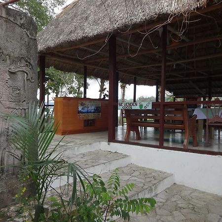 Hotel Santa Barbara Tikal Флорес Екстериор снимка